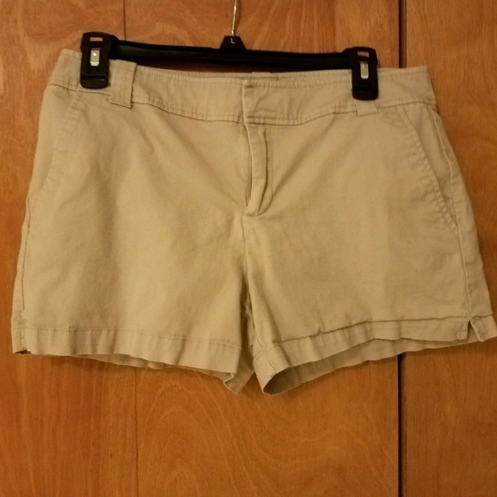New York and Company Khaki Shorts Size 4
